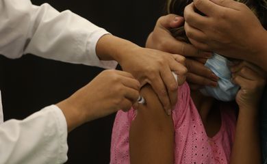 Covid-19: Brasil tem 9,7 mil novos casos e 53 mortes em 24 horas