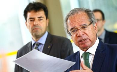 Ministro entrega estudos de privatização da PPSA e da Petrobras