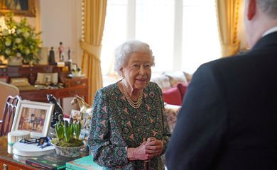 Desfile militar marca início de homenagens à rainha Elizabeth