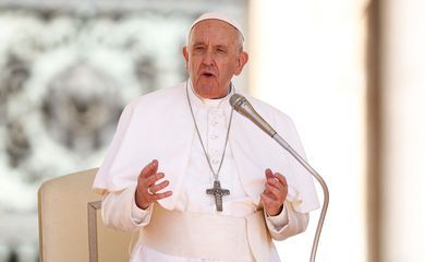 Papa Francisco critica "crueldade" russa na Ucrânia