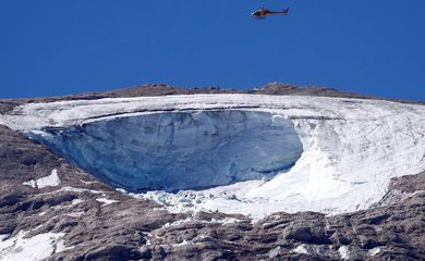 Oito alpinistas são localizados após colapso de geleira