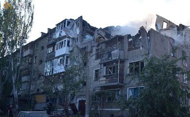 Foguetes ucranianos atingem área controlada pela Rússia