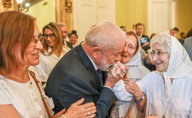 Argentina: Lula encontra Mães e Avós da Praça de Maio