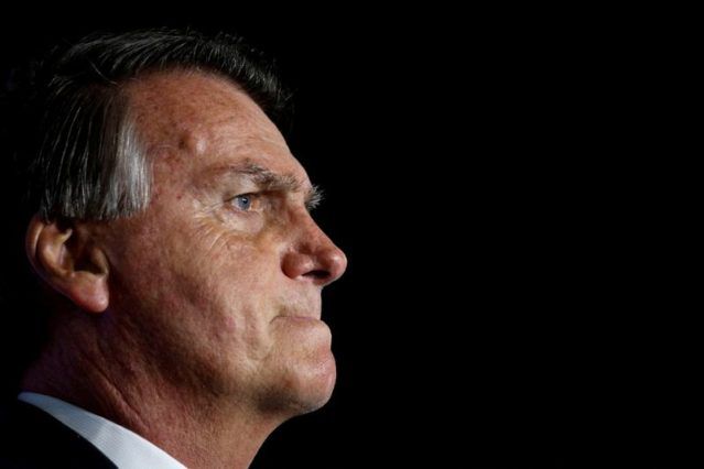 CGU tira sigilo de vacina de Bolsonaro, mas pede divulgação