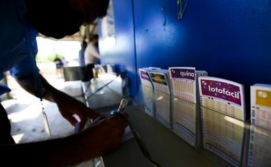 Ninguém acerta a Mega-Sena e prêmio acumula para R$ 42 milhões