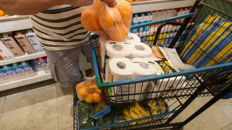 Inflação desacelera e fecha abril em 0,67%, pressionada por alimentos