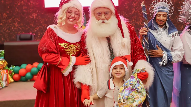 Crianças da rede estadual ganham brinquedos do projeto Natal Solidário
