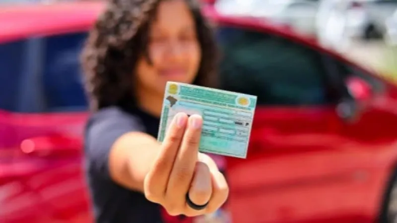 Governador entrega CNH aos primeiros aprovados no Programa CNH do Trabalhador nesta terça-feira (16)