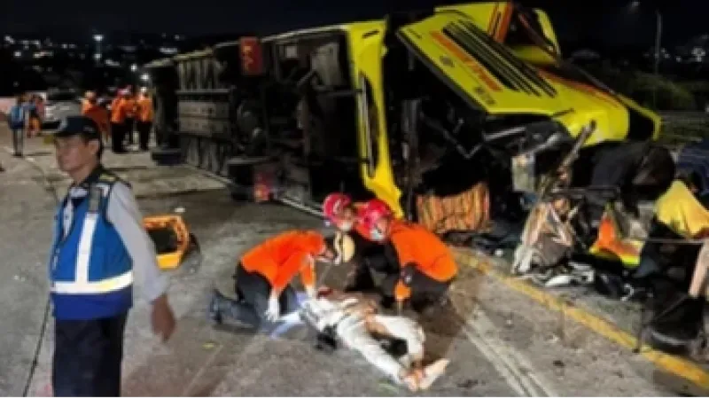 Acidente de ônibus mata 16 pessoas na Indonésia