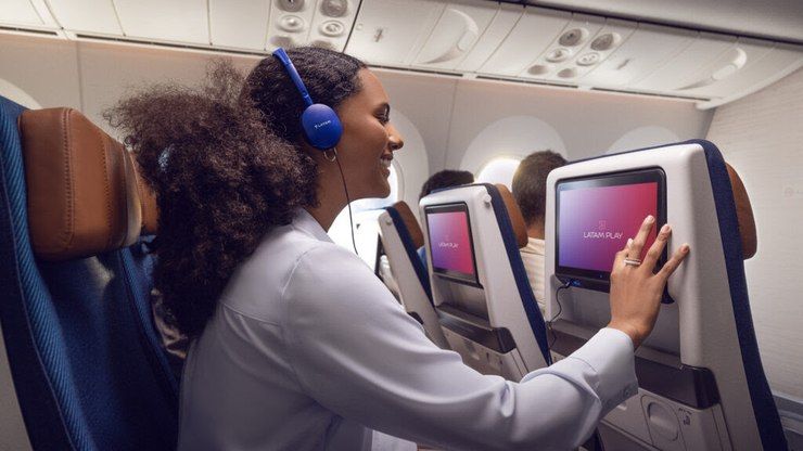 Companhia brasileira vai exibir em seus  voos "Ainda Estou Aqui"