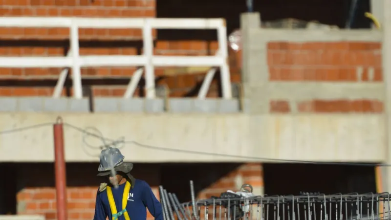 Construção empregou 2,5 milhões e pagou média de 2,1 salários mínimos