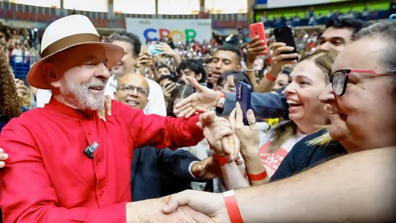 Lula defende América Latina independente contra “fala grossa” externa
