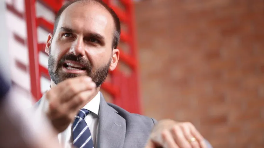Eduardo Bolsonaro sugere que Brasil troque Pix por Zelle, dos EUA