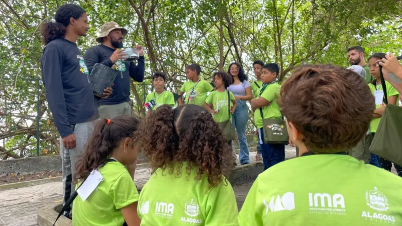 Botânicos mirins conhecem viveiro de plantas nativas do IMA