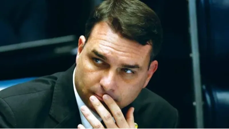 ‘Bolsomaster’: PL pede que PGR investigue PT por vídeo associando Flávio a Vorcaro