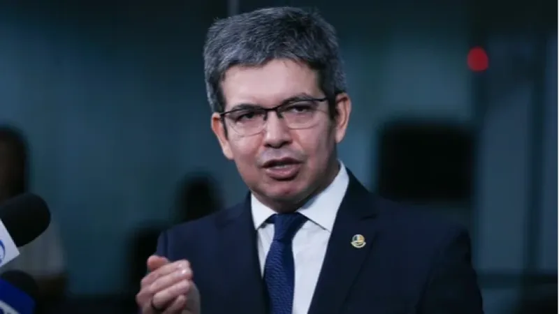 Votação da LDO será adiada para a próxima semana, diz Randolfe