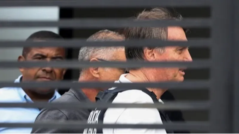 Moraes aumenta área de restrição de drones no entorno da residência de Bolsonaro