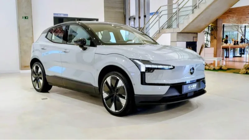 Frota de carros elétricos e híbridos no Brasil salta 60% em 2025 e chega a 613 mil unidades