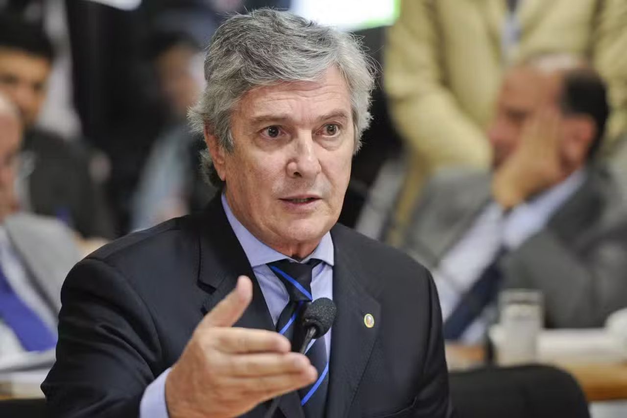 Gilmar Mendes pede vista e suspende julgamento que pode prender Collor