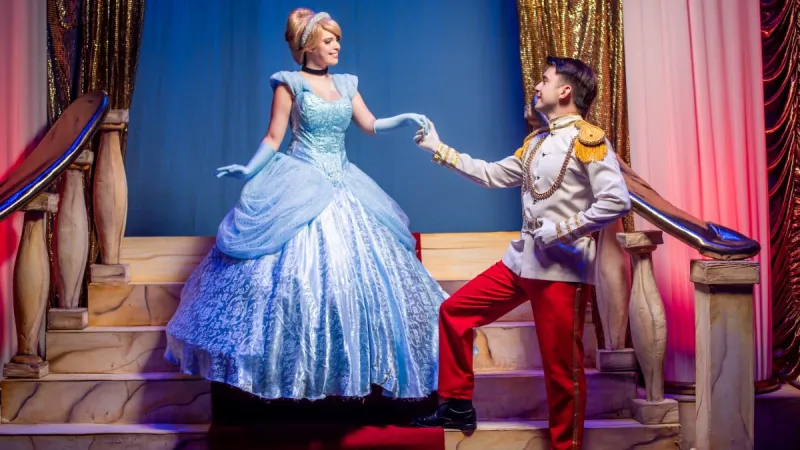 Peça “Cinderela e o sapatinho de cristal” promete trazer a magia do clássico da Disney para o palco do Teatro Gustavo Leite