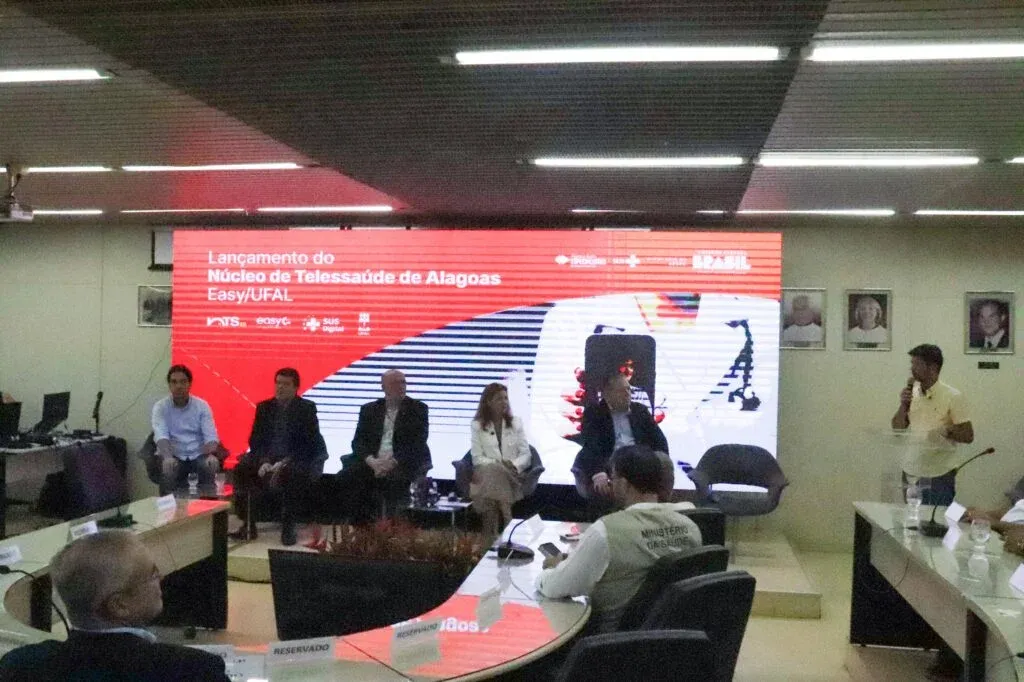 AMA participa do lançamento do Núcleo de Telessaúde de Alagoas, voltado ao cuidado com gestantes de alto risco