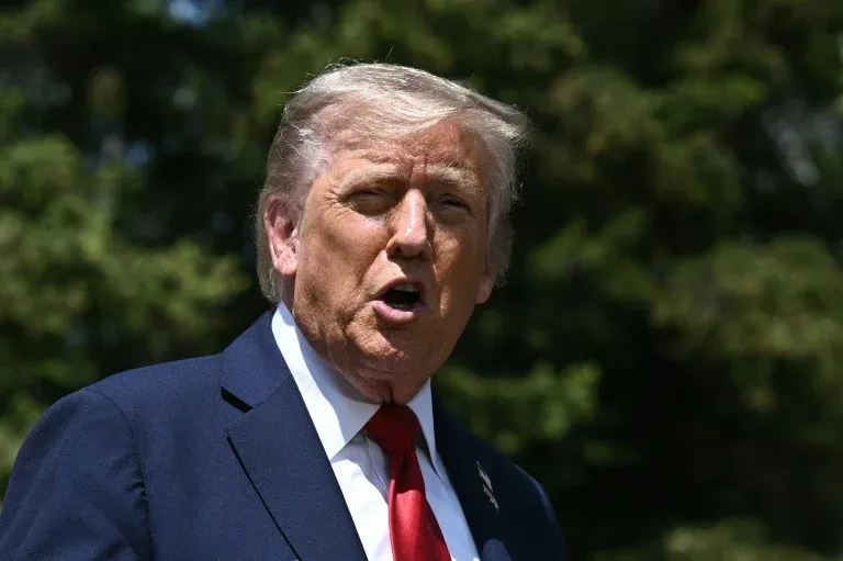 Trump anuncia tarifa de 30% sobre produtos importados do México e União Europeia