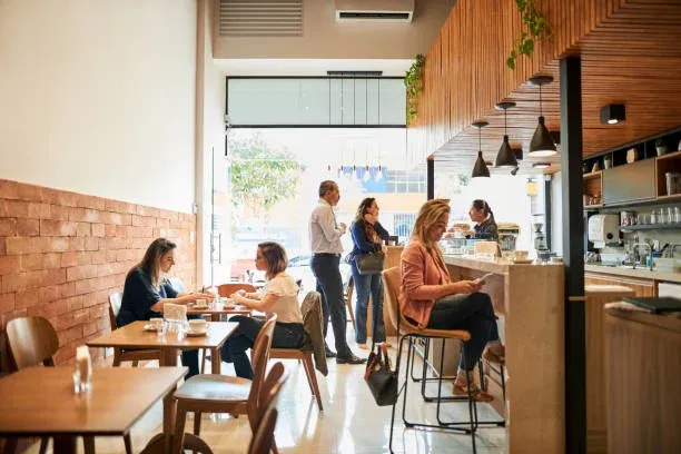 Tarifaço dos EUA pode encarecer alimentação em bares e restaurantes, diz Federação