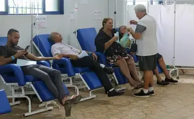 Entenda a diferença dos sintomas de dengue e de covid-19