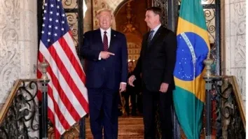 Bolsonaro é convidado para posse de Trump e pede ao STF liberação de passaporte