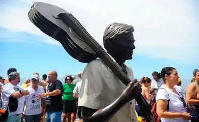 Hoje é Dia: Tom Jobim, Catulo de Paula e Dia do Forró são destaques