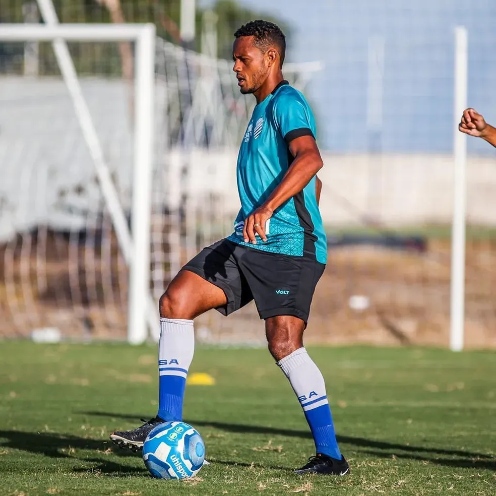 Ernandes faz trabalho de transição no CSA e não joga contra o Botafogo-PB