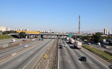 PAC prevê mais de 300 obras em rodovias e ferrovias 