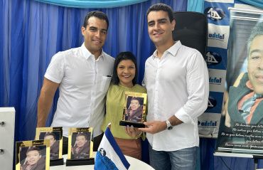 Prefeito JHC recebe troféu Guerreiro da Inclusão Gerônimo Siqueira da Adefal