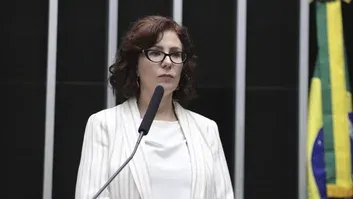 Zambelli devolve apartamento à Câmara e deve pagar multa por atraso