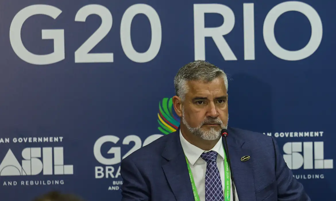 Brasil sai fortalecido no ambiente internacional, diz ministro