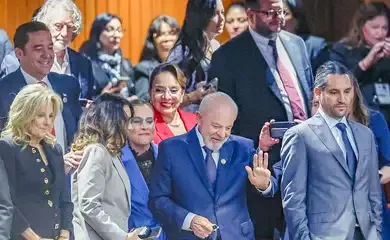 Após troca de aeronave, Lula retorna ao Brasil