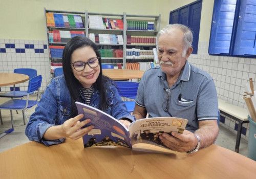 Vem que dá Tempo: Incentivado pela filha, pai realiza sonho de concluir os estudos, aos 73 anos