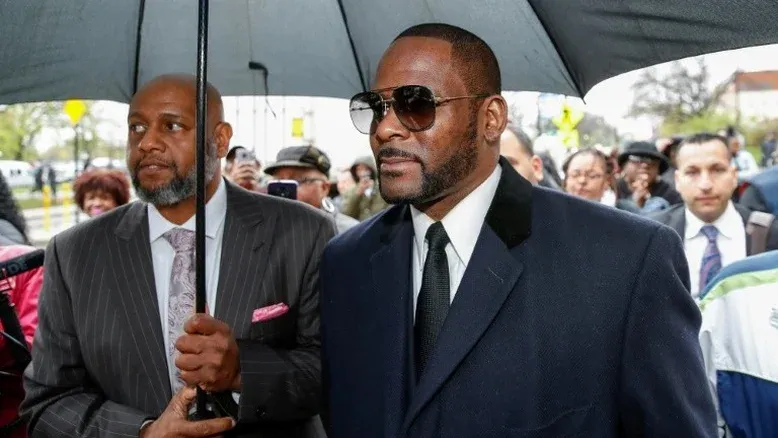 Preso por abuso e tráfico sexual, rapper R. Kelly tem overdose e é hospitalizado