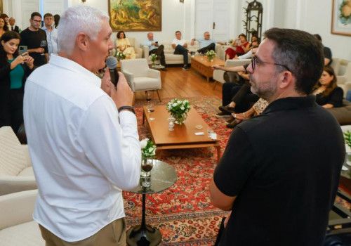 Paulo Dantas e autoridades assistem em primeira mão ao documentário de Lula do cineasta Oliver Stone