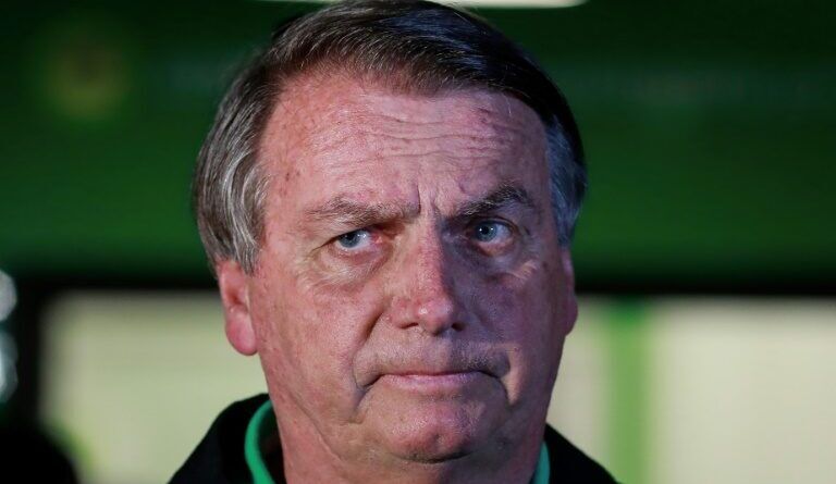 Bolsonaro vai à posse de Milei com comitiva em 1º grande ato após derrota nas urnas