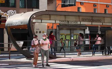 Covid-19 e rinovírus causam aumento de internações respiratórias