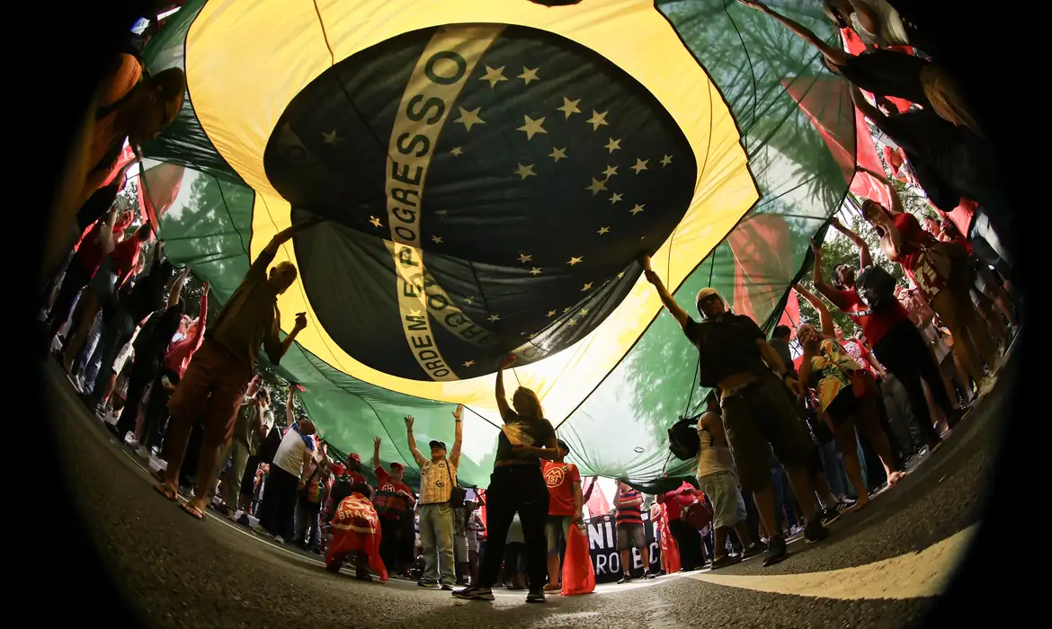 Atos contra anistia e a PEC da Blindagem ocorrem em todo país