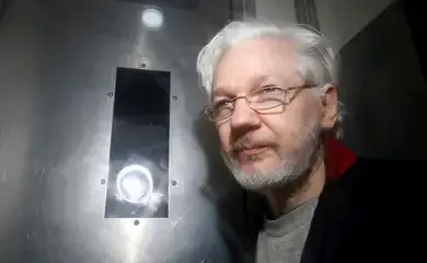 Julian Assange diz ter escolhido a liberdade em vez da justiça
