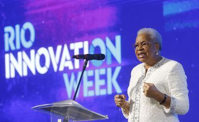 Graça Machel defende uso da tecnologia na luta contra o racismo