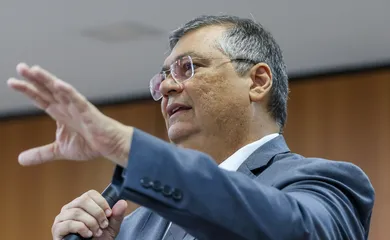 Lula afirma que Dino é vítima de fake news com "ataques plantados"