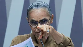 Marina Silva volta a ser atacada no Congresso e é comparada com Hamas e Hezbollah