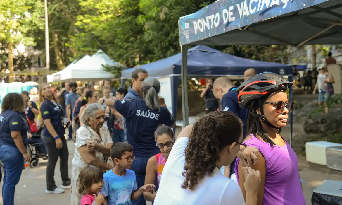 Campanha de vacinação contra a gripe começa nesta segunda-feira