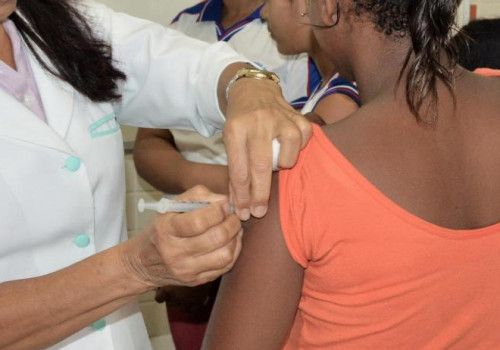 Sesau alerta sobre importância da segunda dose da vacina contra HPV