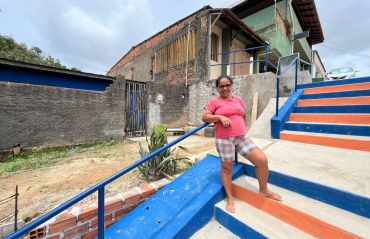 Prefeitura reconstrói escadaria e melhora a vida dos moradores da Grota do São Jorge