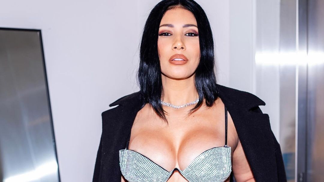 Após críticas por fotos sensuais, Simaria rebate: ‘Depois que cair, ninguém olha’